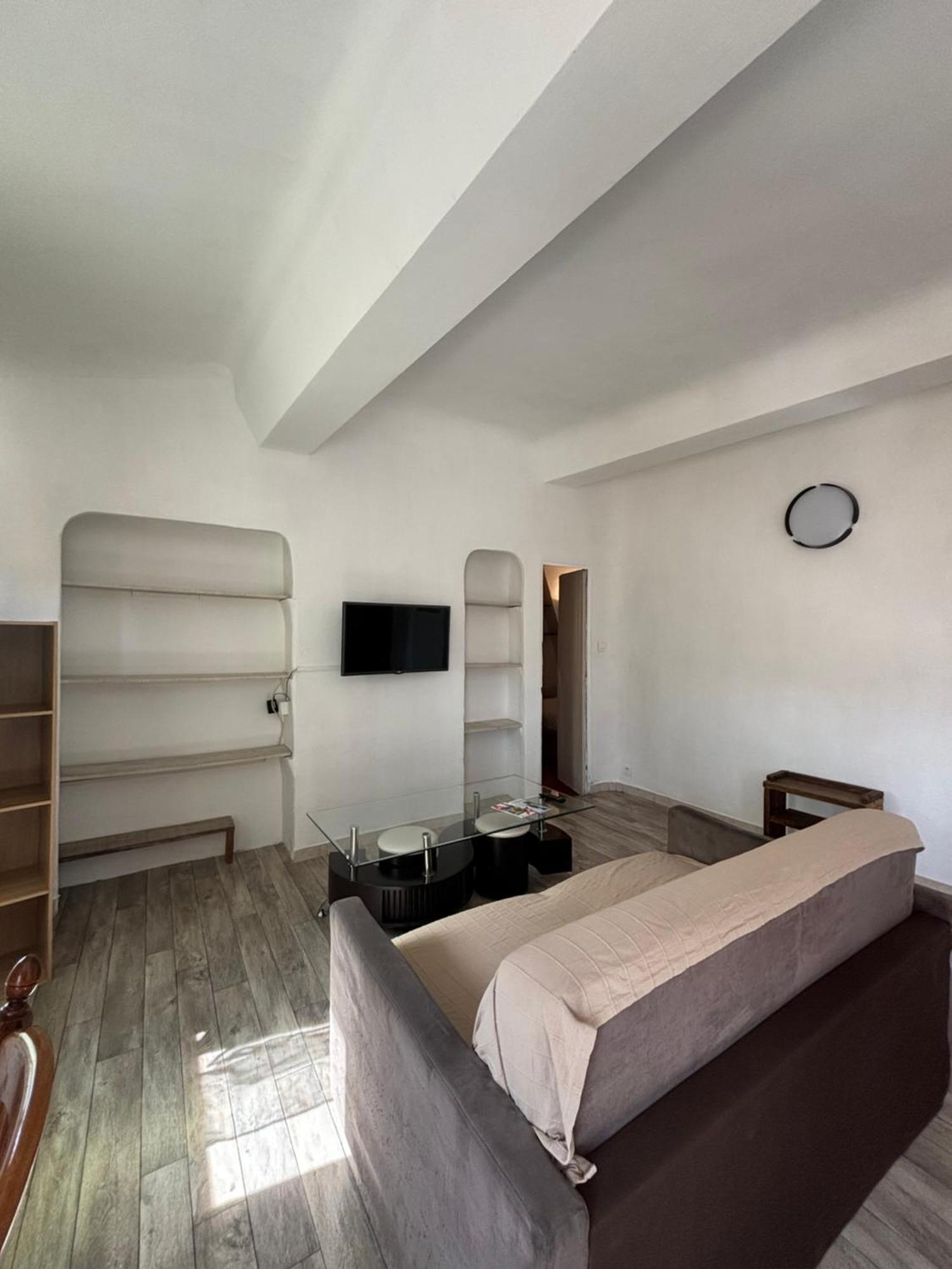Le Matheron Apartment เอ็ก-ซอง-โพรวองซ์ ภายนอก รูปภาพ